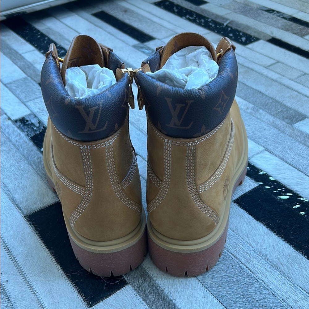 Louis Vuitton x Timberland Tan and Brown Men’s Boots (Limited Edition) - Picture 4 of 11